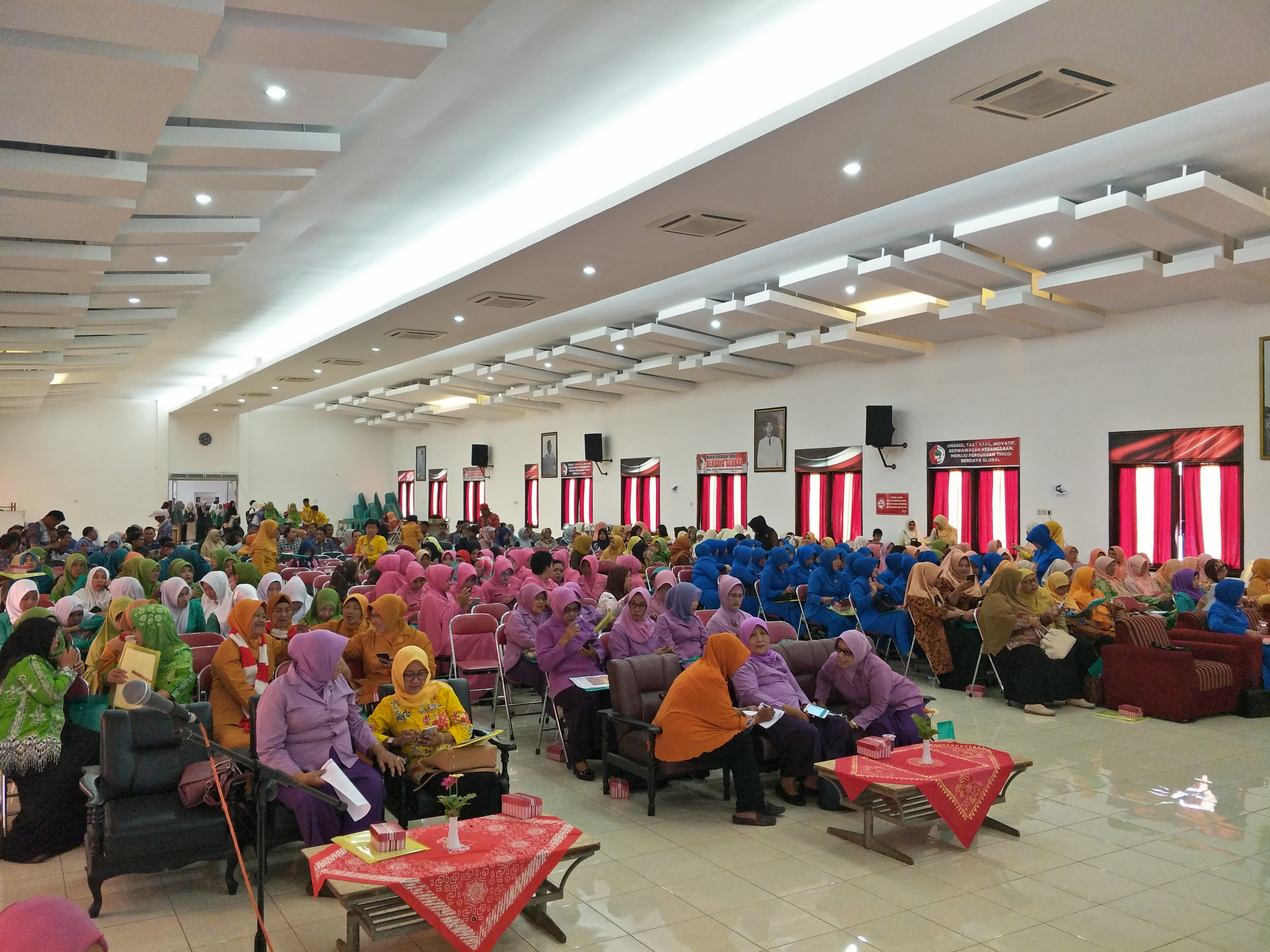 Pendidikan Politik dengan Tema "Peningkatan Pemahaman Berpolitik Bagi Pemilih Perempuan dan Pemilih 