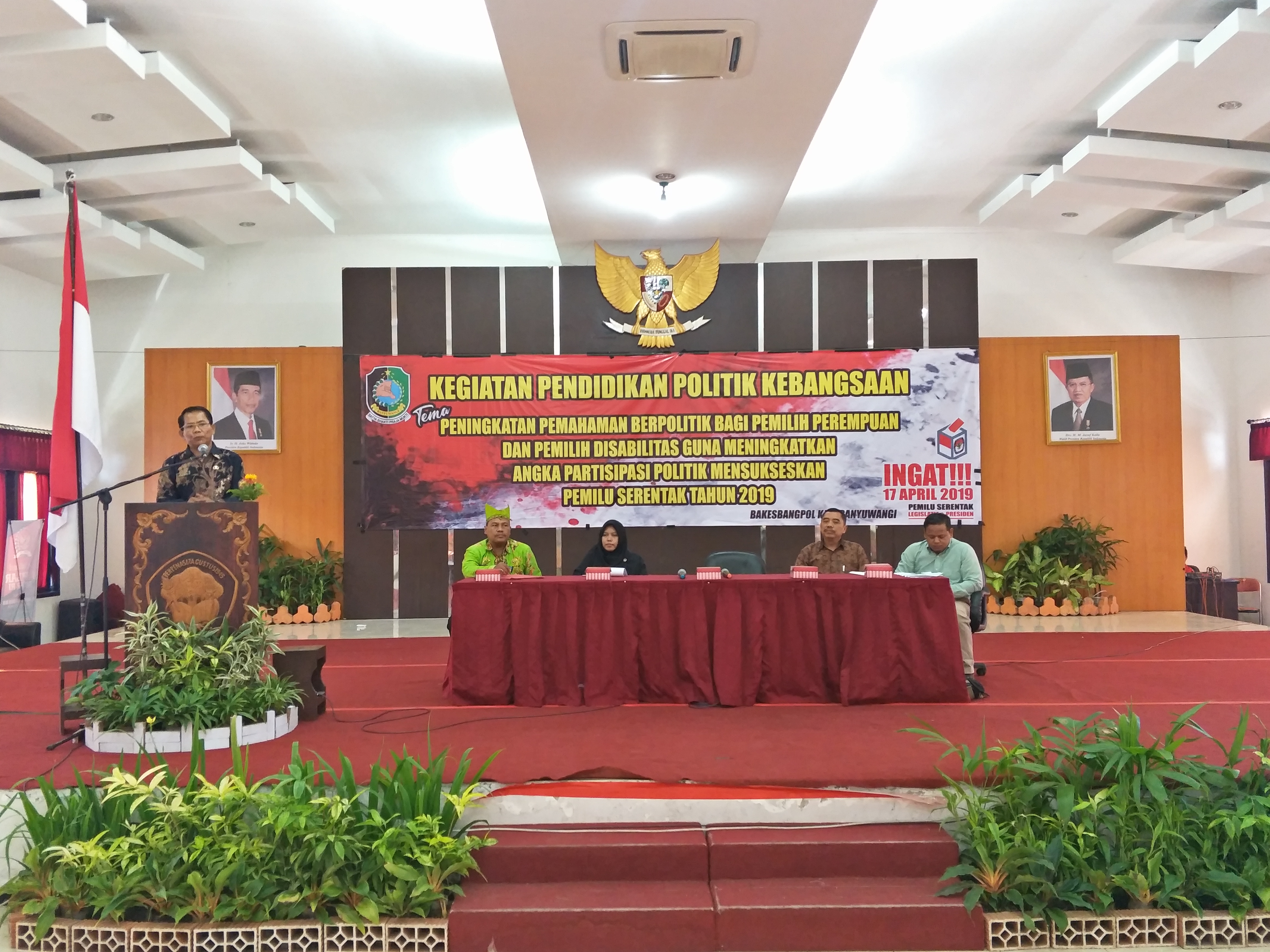 Pendidikan Politik dengan Tema "Peningkatan Pemahaman Berpolitik Bagi Pemilih Perempuan dan Pemilih 